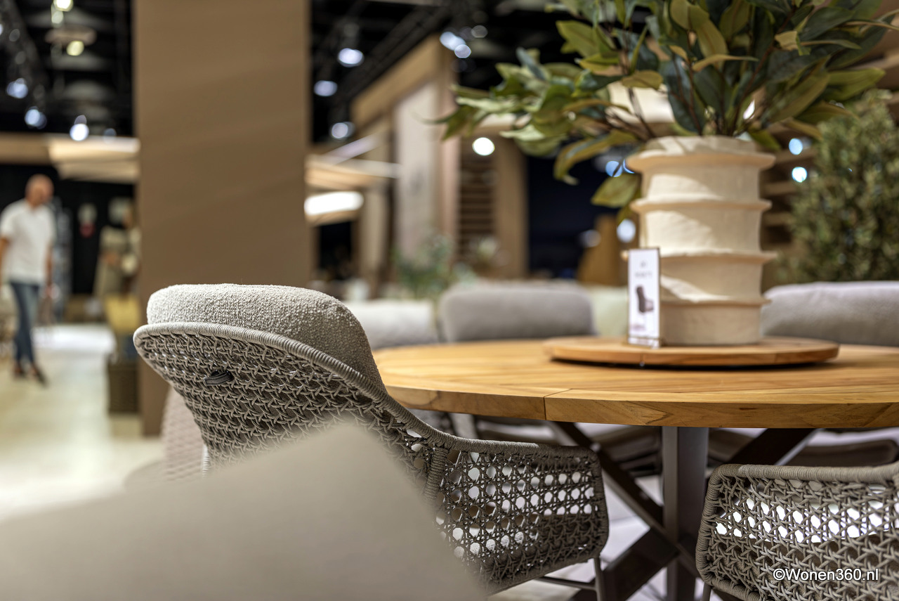 4 Seasons Outdoor also introduced new bouclé fabrics. You can find these in various colors in a significant part of the new collection.